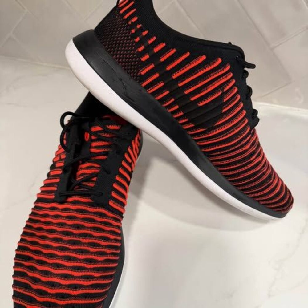 Nike Roshe Two Flyknit 'Black Bright Crimson Size 9